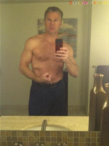 Ny Rep Lee Resigns After Shirtless Photo Surfaces Cbs News