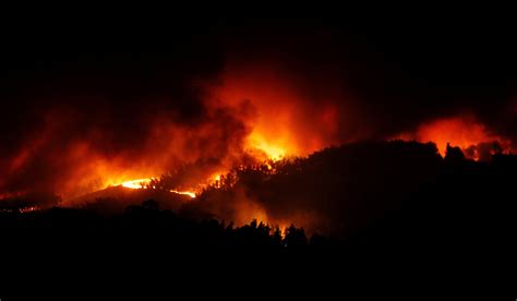 raging forest fire  central portugal kills    people cbs news