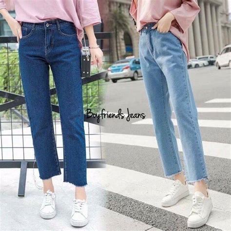 Celana Jeans Panjang Wanita Dengan Model Ripped Dan Potongan Longgar