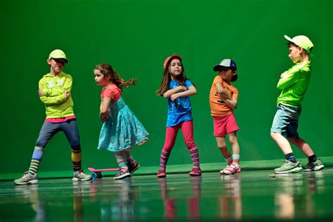 reasons  send  kids teens  summer dance camp joy  dance