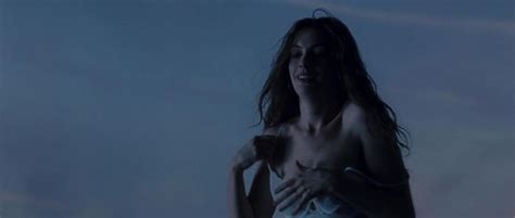 nude video celebs anne hathaway sexy one day 2011