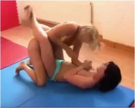 Wrestling Catfights Lesbian Domination Facesitting