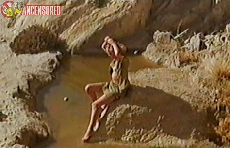 Susannah York Nue Dans Sands Of The Kalahari