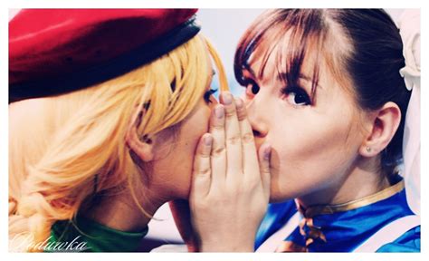 Cammy And Chun Li Share A Kiss Street Fighter Lesbians