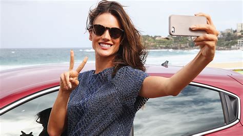 5 trucos infalibles para lograr una selfie de 10 glamour
