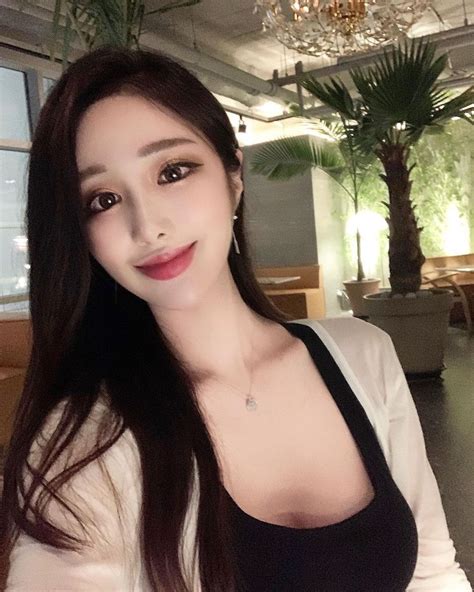 South Korea’s Super Glamorous Temperament Female Anchor The