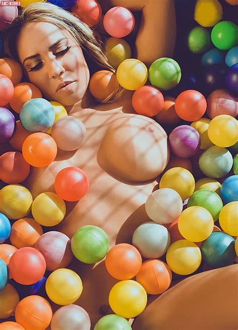 renata frisson nuda ~30 anni in sexy magazine brasil