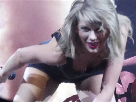 taylor swift nip pastie slip and booty flash on tour