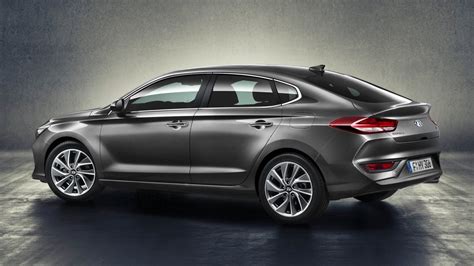 hyundai  fastback adds  body style   automakers comp