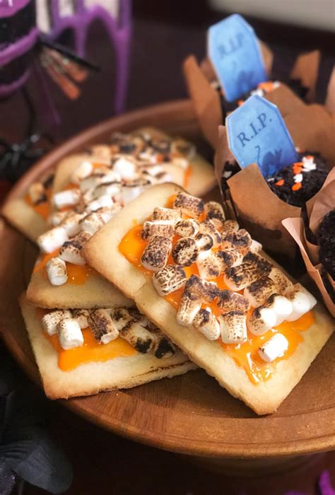 sweet potato hand pies disneyland halloween food 2018