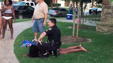 texas cop who pulled gun on teens at pool party resigns