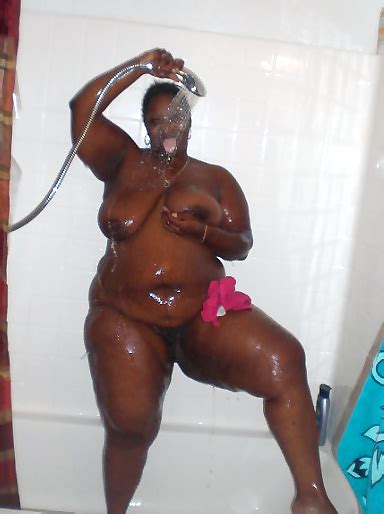 giant bum ebony bbw having shower in bathroom hood tube