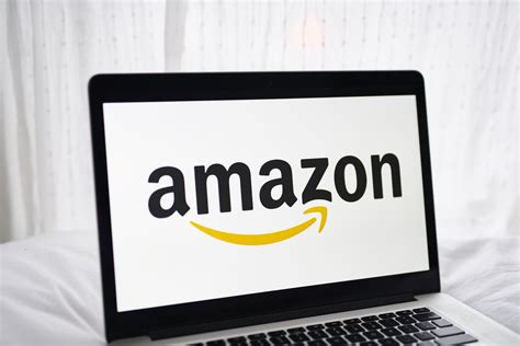 amazon plans  launch  sweden   shopping wave bloomberg