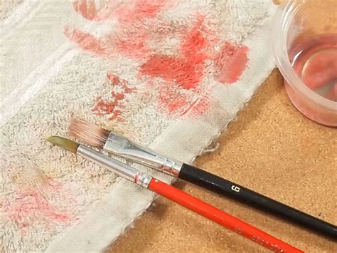 clean oil paint   paint brush  dish soap  steps