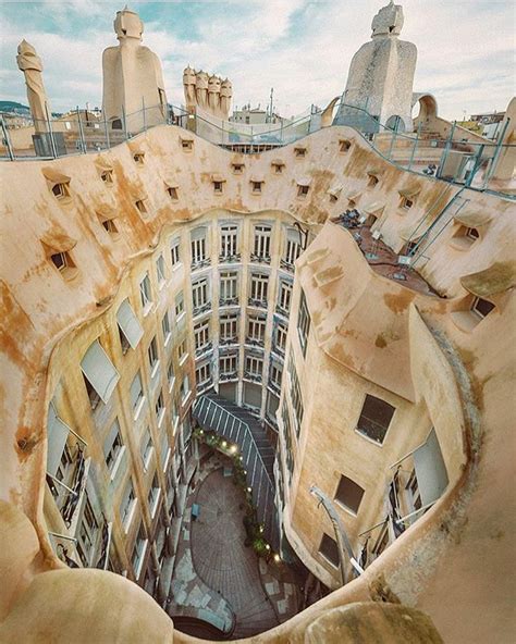 casa mila gaudila pedrera pesquisa google architectuur tekening moderne architectuur