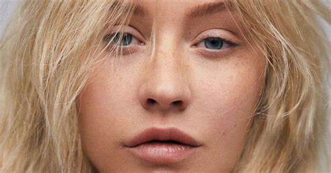 After 20 Years Of Stage Makeup Christina Aguilera Shows Her Natural