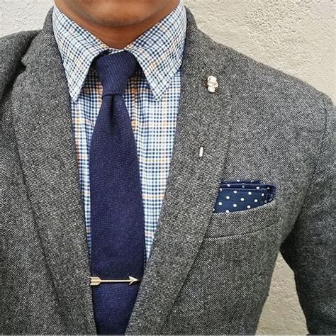reasons     wearing  tie pin