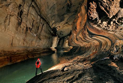 amazing caves  malaysia    explore      life