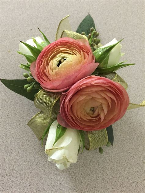 pin  beverly hofmann   knot flowers plants rose