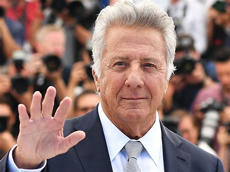 dustin hoffman s death of a salesman director defends actor from sexual harassment allegation