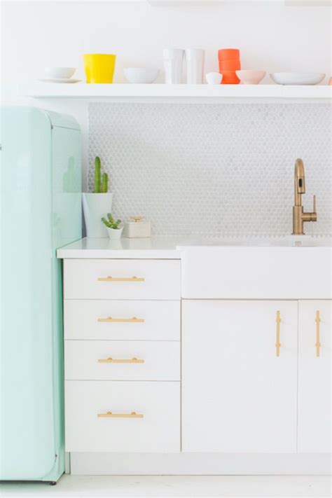 white kitchen cabinets  brighten  cooking space