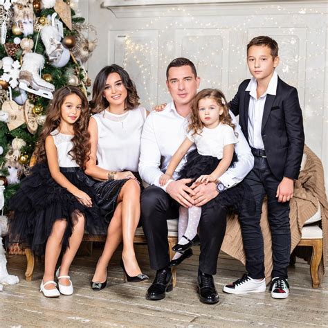 Ксения Бородина с семьей роскошные новогодние фото