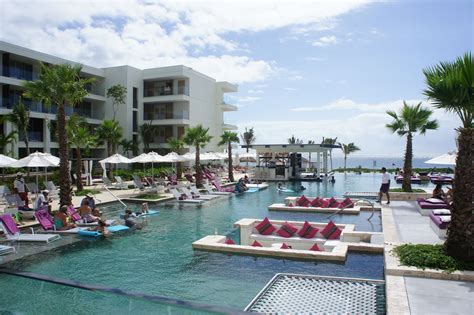 lounge   energy pool  breathless riviera cancun cancun