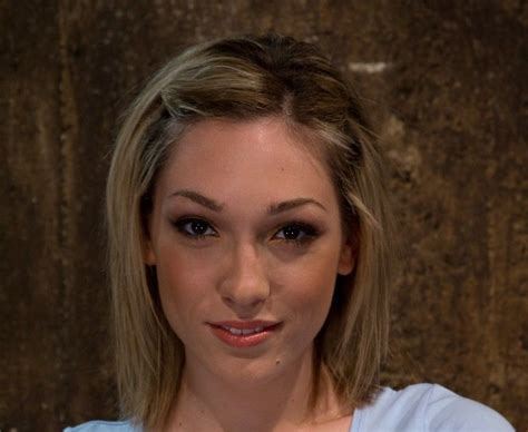 Lily Labeau Biography Wiki Age Height Career Photos And More