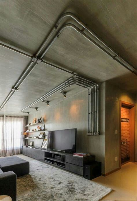 sufit betonowy widoczna elektryka na klatce schodowej apartment interior home house design