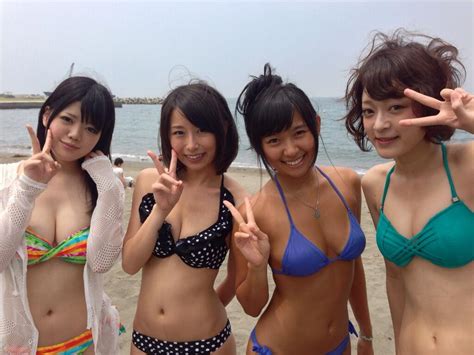 海やプールに浮かれてる女子大生の水着画像が糞エロで抜ける