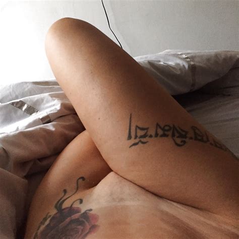 tattooed british mature milf mom lynn selfies 33 pics