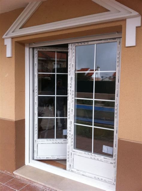 Puerta Abatible Dos Hojas En Pvc Con Barrotillo Interior Windows