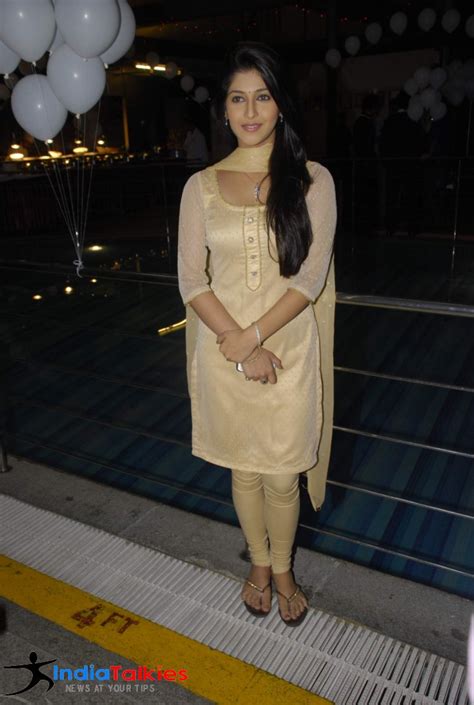 photo of beautiful actress sonarika bhadoria bollywoodfanclub