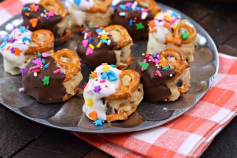 chocolate chip cookie dough pretzel bites shugary sweets