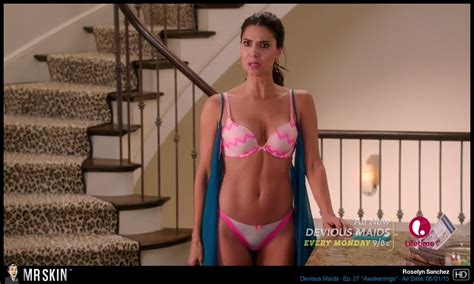 naked roselyn sanchez in devious maids