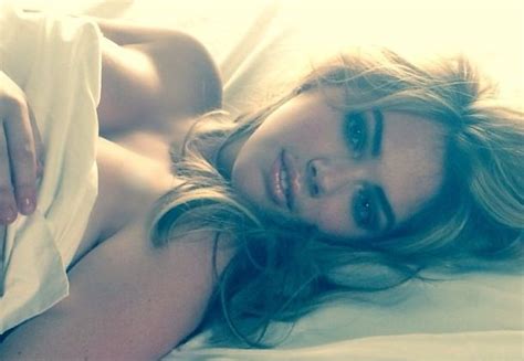 girl naked in bed selfie porn galleries