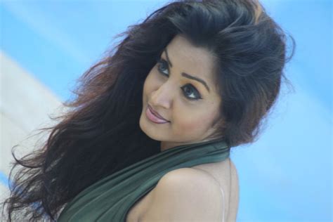 sri lankan hot tv presenter kaushalya madhavi pics