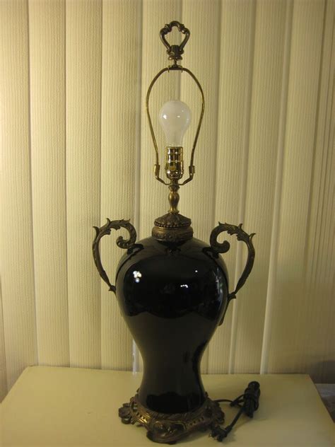 vtg black urn vase w brass handles and base underwriters laboratories
