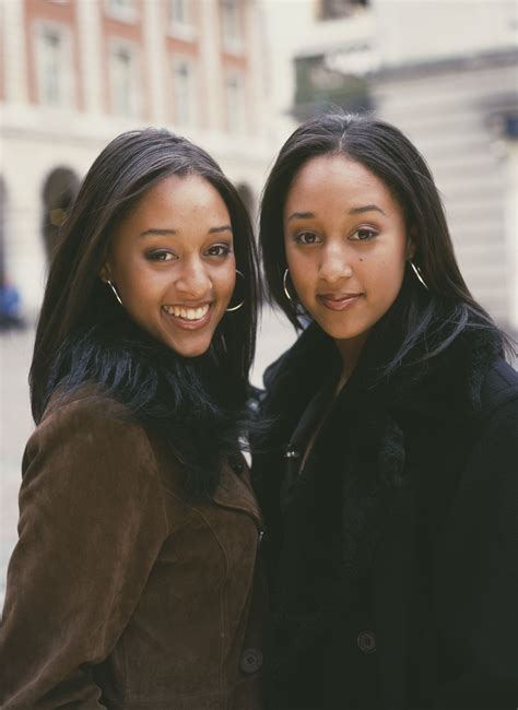 15 photos of tia and tamera that prove they were the queens of 90 s