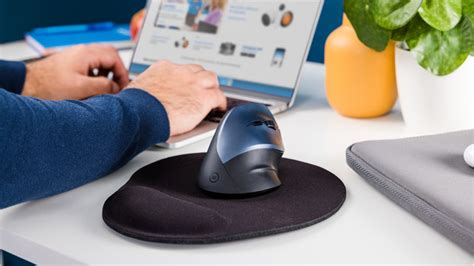 hoe installeer je de bluebuilt em ergonomische draadloze muis coolblue alles voor een