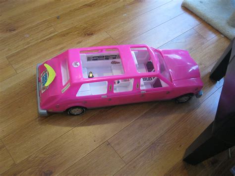 vintage 1990s pink barbie stretch limousine limo ubicaciondepersonas