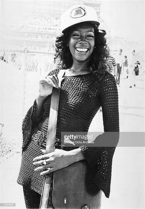 mary wilson at the ontario motor speedway september 1971 in 2019 mary wilson diana ross