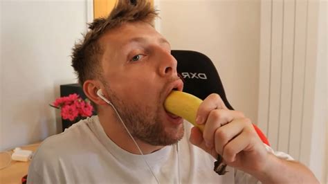 harry w2s deepthroating a banana for a forfeit youtube