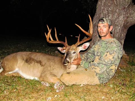 surry county buck     headshot  bowhunter