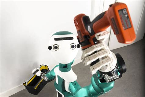 selbstlernender humanoider roboter als hilfreicher kollege handy news