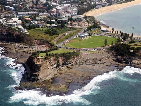 terrigal skillion cliff collapse people warned to stay