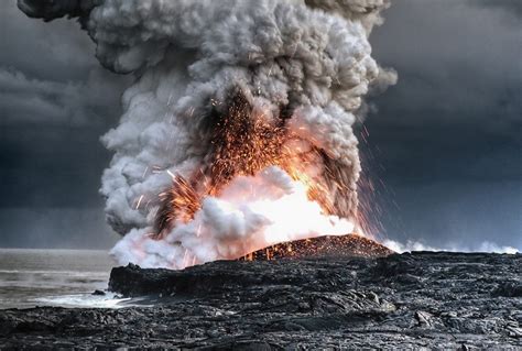 worlds coolest pictures  volcano eruptions