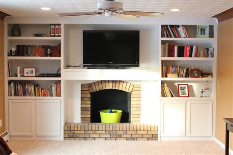 remodelaholic fireplace remodel  built  bookshelves