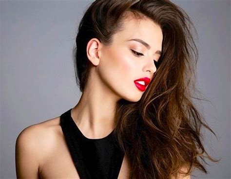 Turkish Model Elif Aksu Red Lips