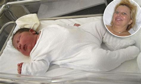 british expat gives birth to 13lb 3oz girl without having